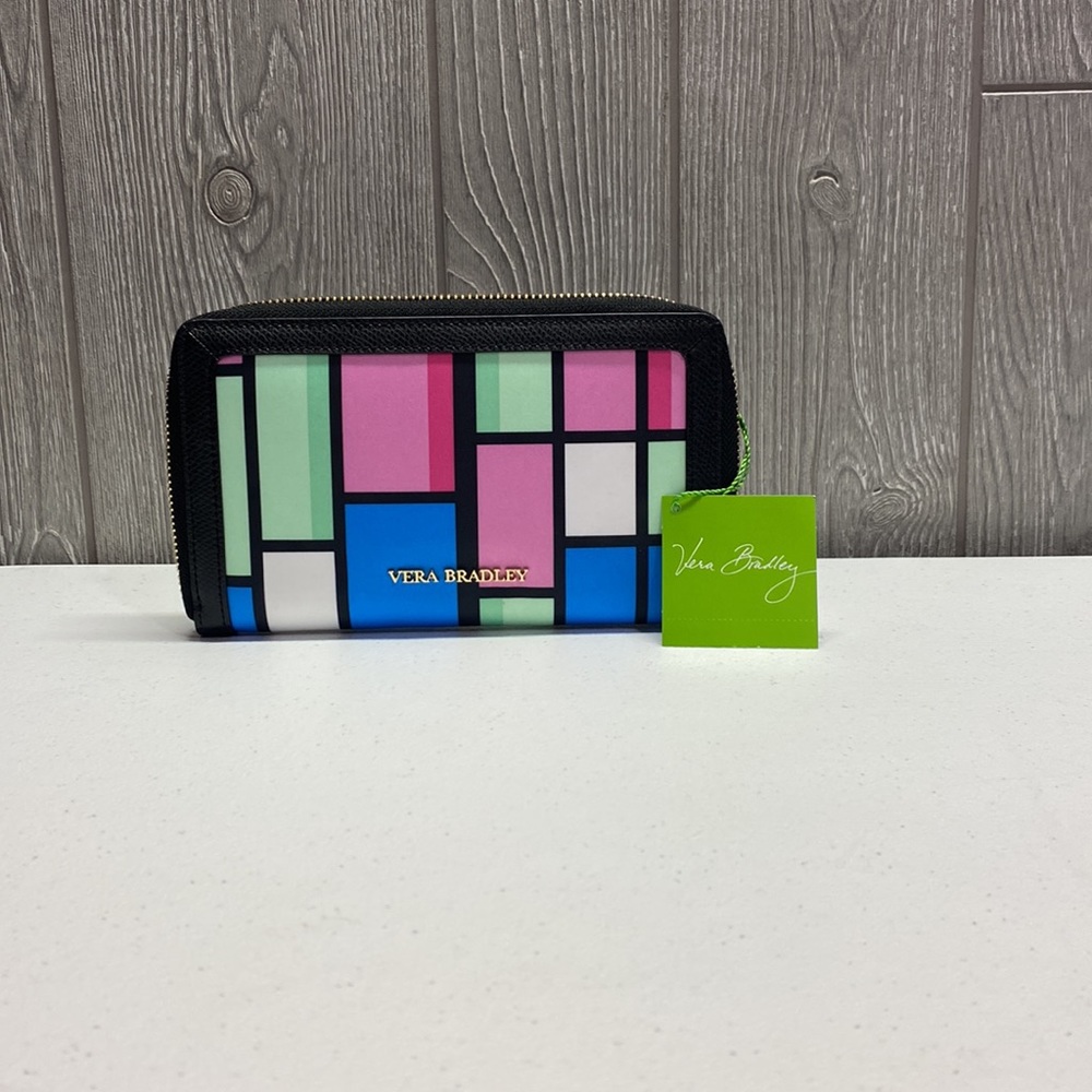 Vera Bradley  Woman Wallet, Multicolor , NEW,  Large zip around organized Wallet